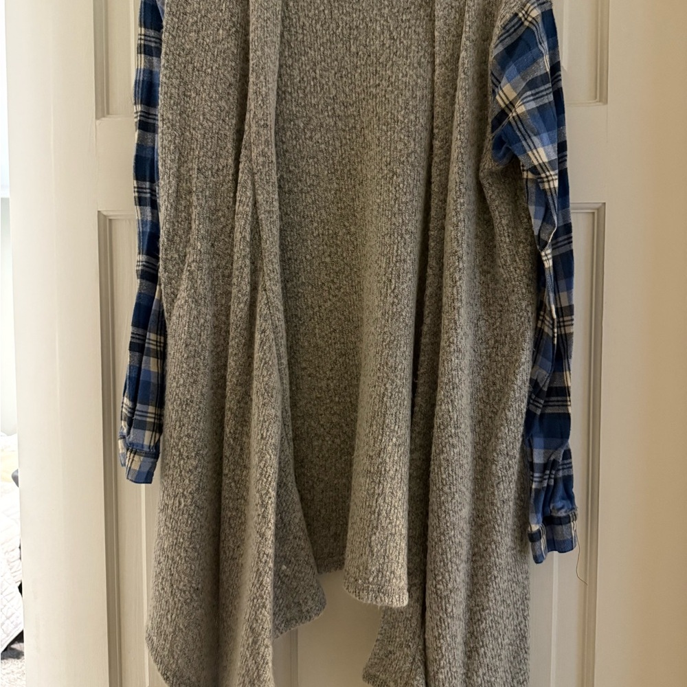 Stylish Gray Cardigan with Blue Plaid Sleeves